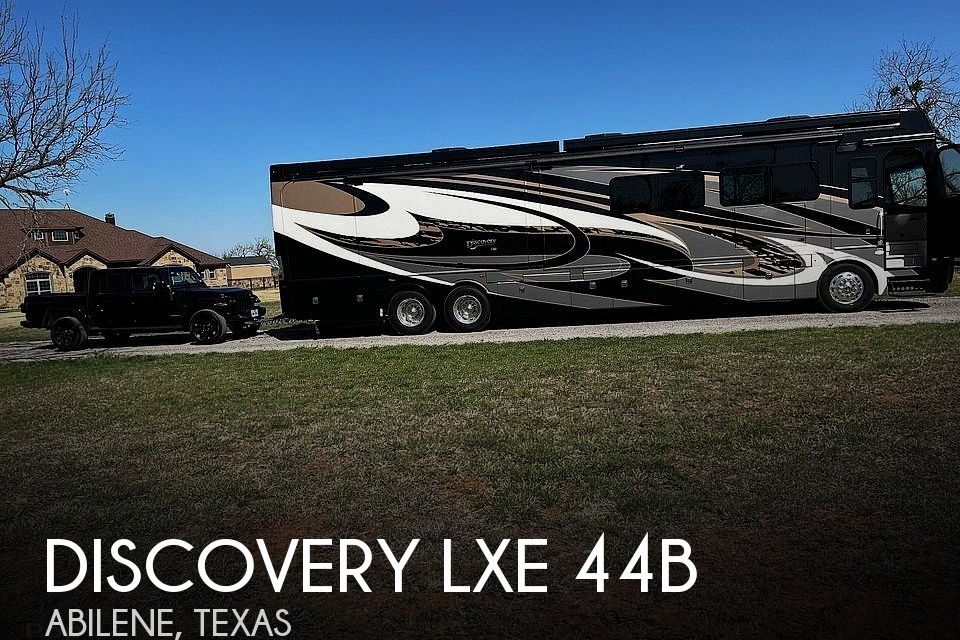 2019 Fleetwood Discovery LXE 44B