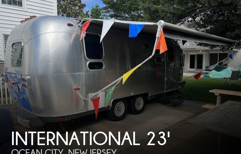 2009 Airstream International 23D Signature