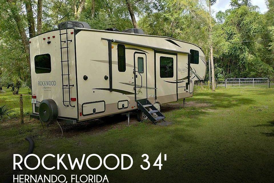 2018 Forest River Rockwood Signature Ultra Lite 8297S