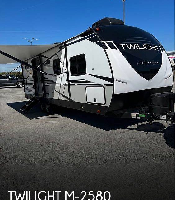 2022 Cruiser RV Twilight M-2580