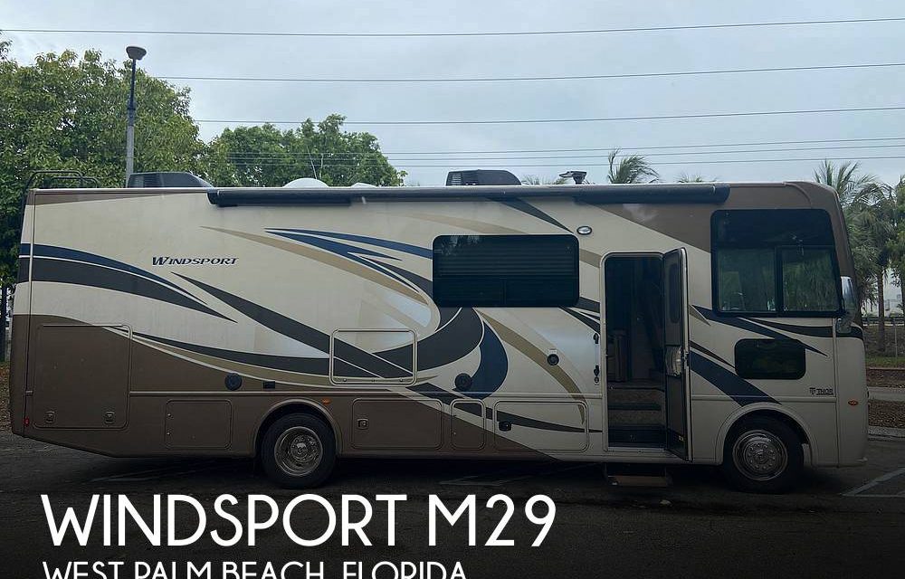 2017 Thor Motor Coach Windsport M29