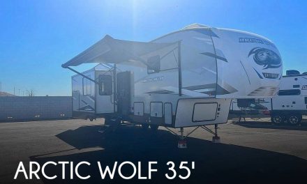 2022 Cherokee Arctic Wolf 3550 suite