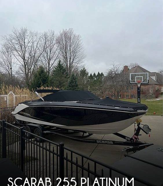 2017 Scarab 255 Platinum