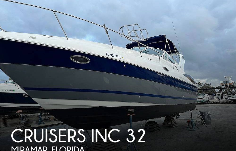 2004 Cruisers Inc 32 Express