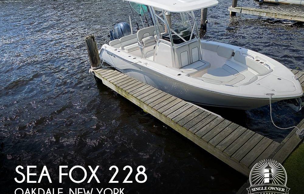 2022 Sea Fox 228 Commander