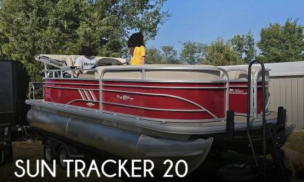 2023 Sun Tracker Party Barge 20 DLX