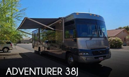 2005 Winnebago Adventurer 38J