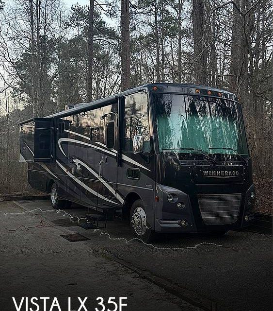 2017 Winnebago Vista LX 35F