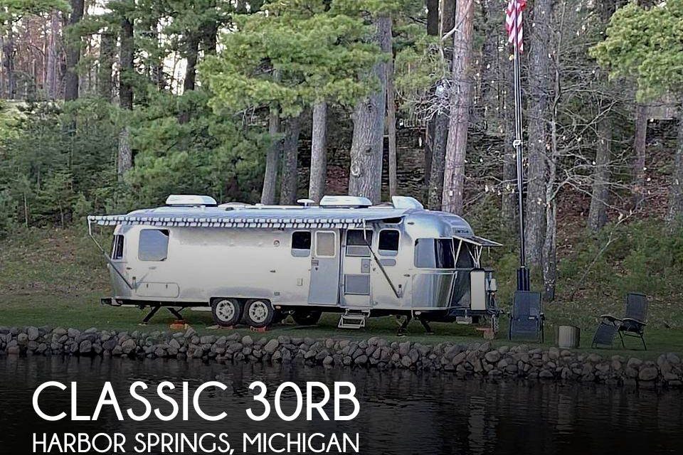 2018 Airstream Classic 30RB – Twin