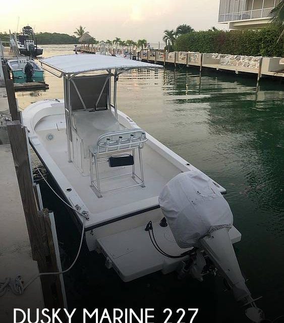 2016 Dusky Marine 227