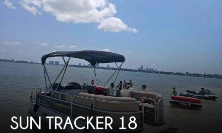 2023 Sun Tracker Party Barge 18 DLX