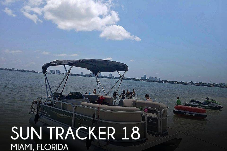 2023 Sun Tracker Party Barge 18 DLX