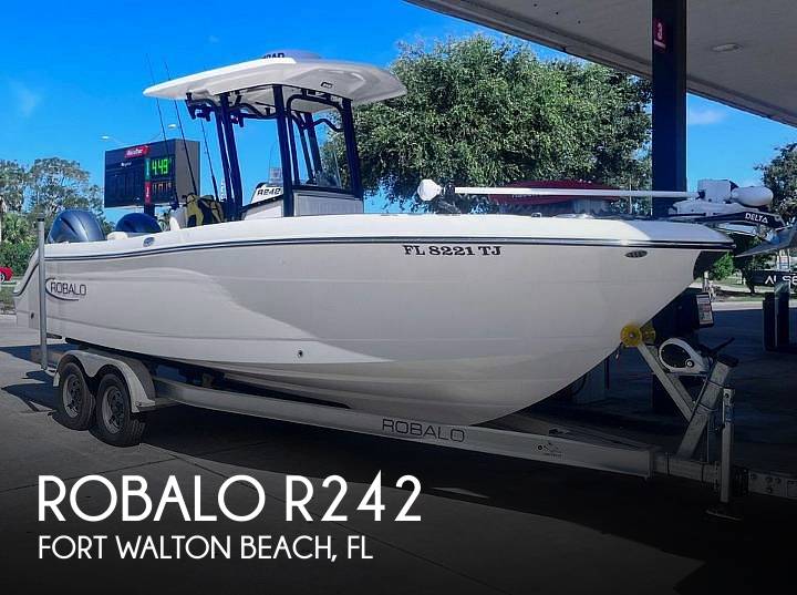 2023 Robalo R242