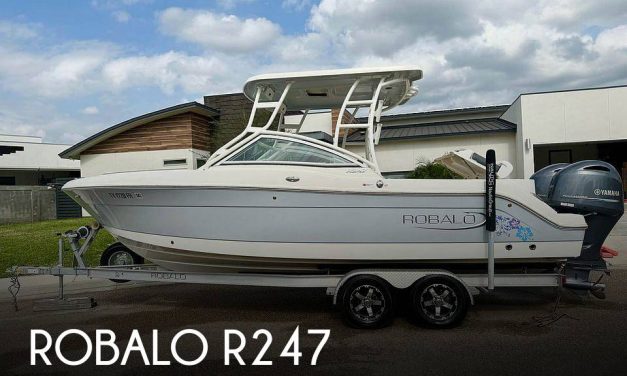 2019 Robalo R247