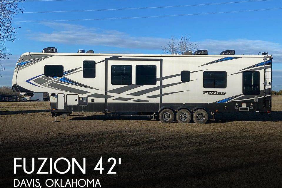 2021 Keystone Fuzion 428 Toy Hauler