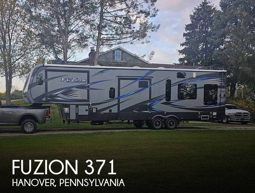 2016 Keystone Fuzion 371