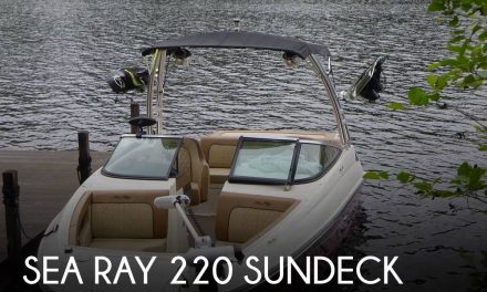 2015 Sea Ray 220 Sundeck