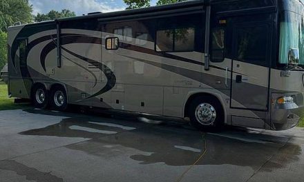 2005 Country Coach Allure 430 Series – Hood River 400
