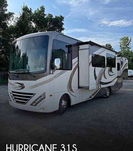 2017 Thor Motor Coach Hurricane 31s