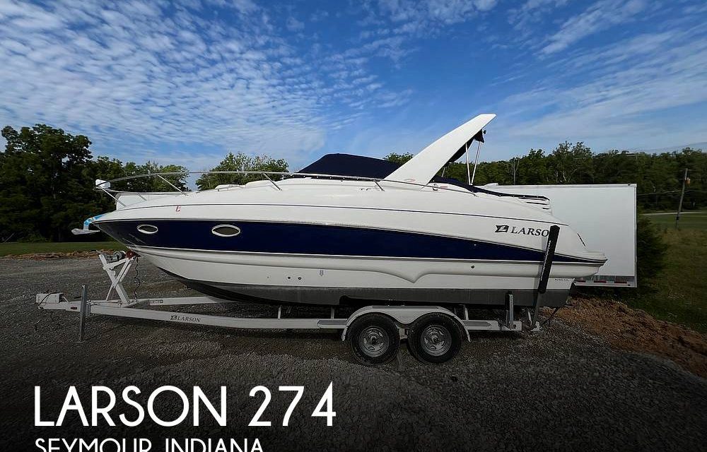 2005 Larson 274 Cabrio Mid Cabin