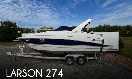 2005 Larson 274 Cabrio Mid Cabin