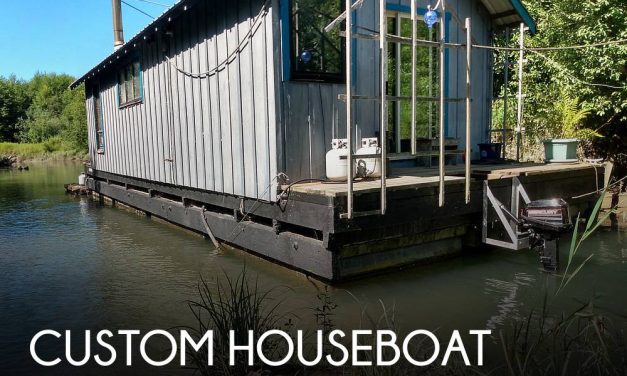 1999 Custom Houseboat