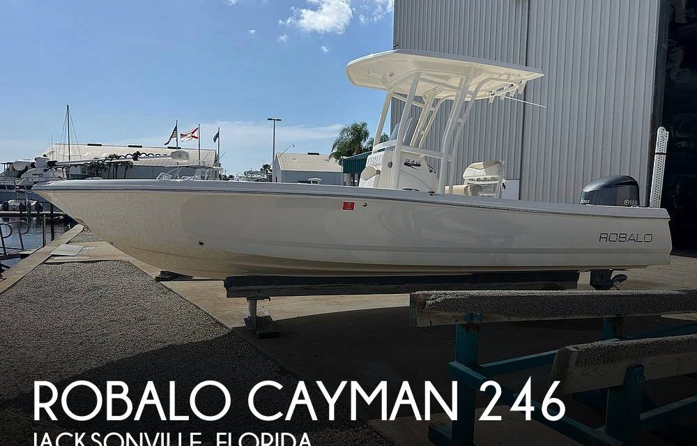 2015 Robalo Cayman 246