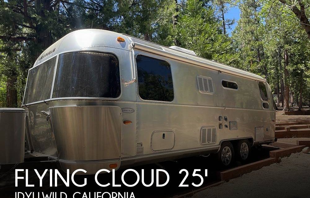 2015 Airstream Flying Cloud 25RB QUEEN