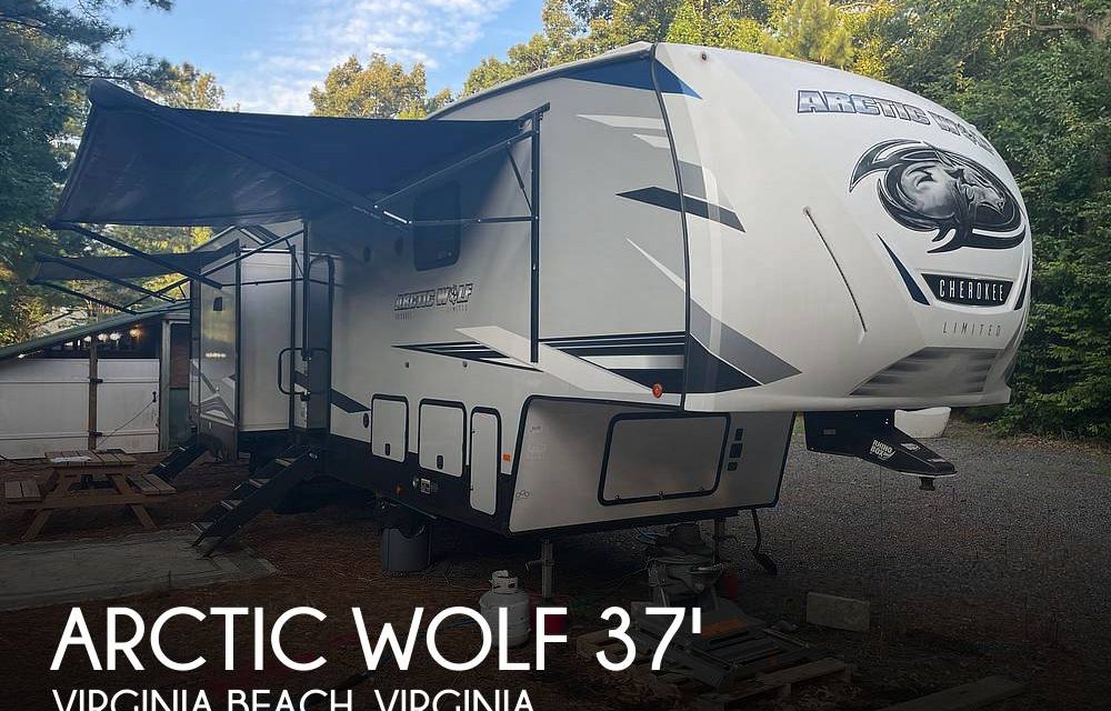 2021 Cherokee Arctic Wolf 3770SUITE