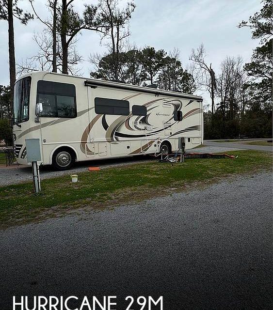 2018 Thor Motor Coach Hurricane 29m