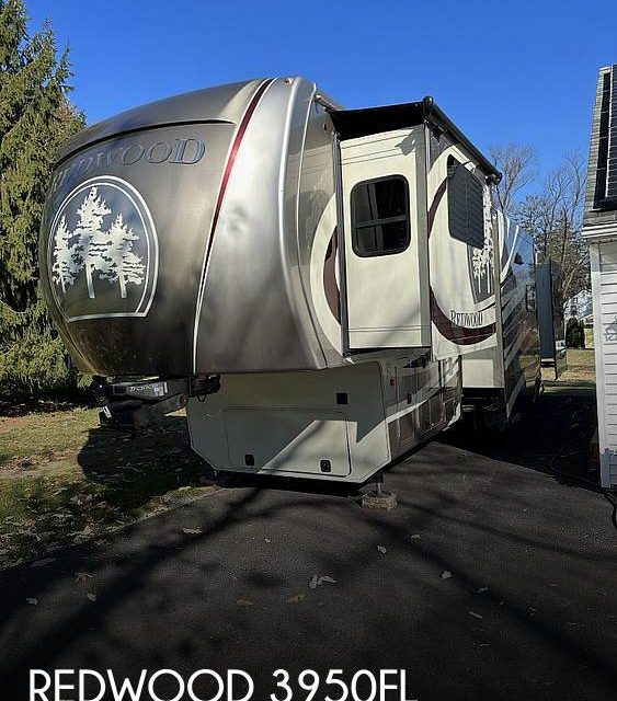 2016 Keystone Redwood 3950FL