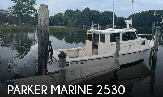 1995 Parker Marine 2530 Extended Cabin