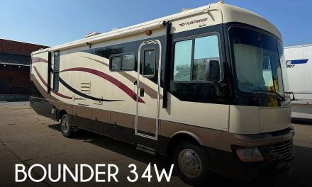 2010 Fleetwood Bounder 34W