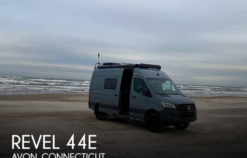 2021 Winnebago Revel 44E