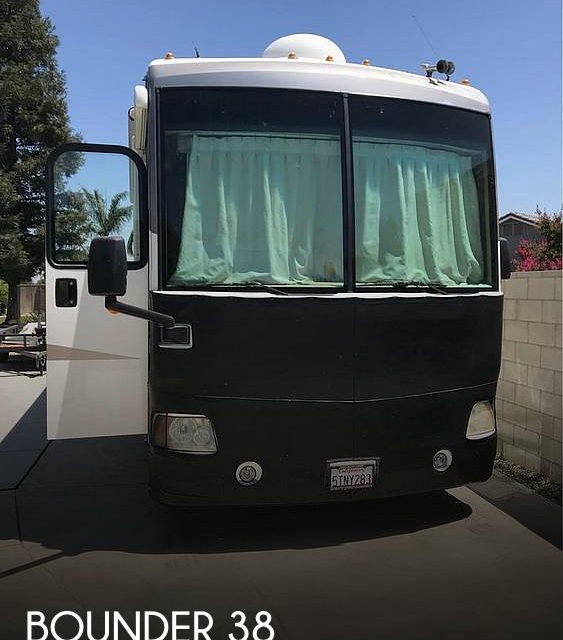 2006 Fleetwood Bounder 38