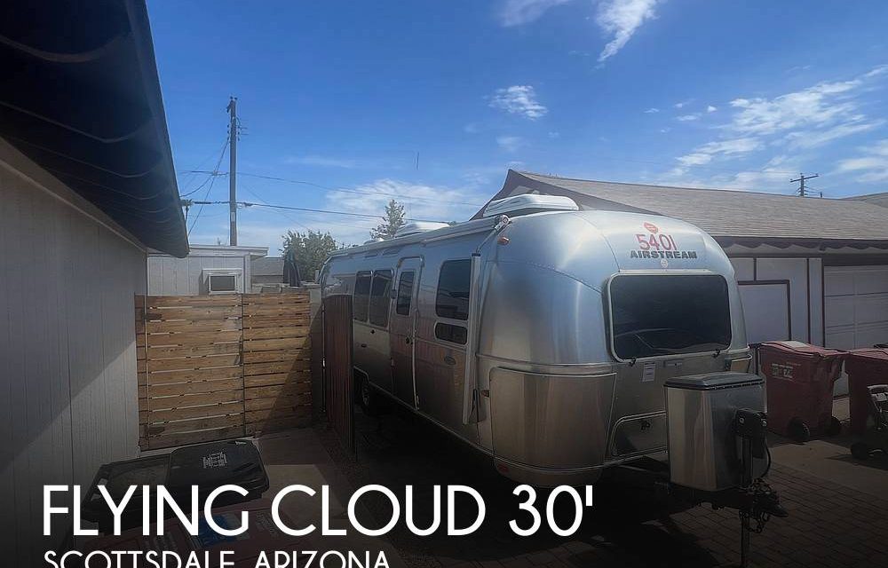 2015 Airstream Flying Cloud 30fb bunk