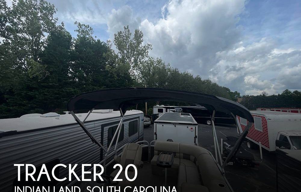 2021 Tracker Party Barge 20 DLX