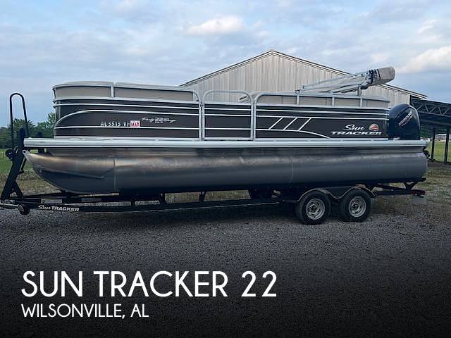 2020 Sun Tracker 22 DLX Party Barge