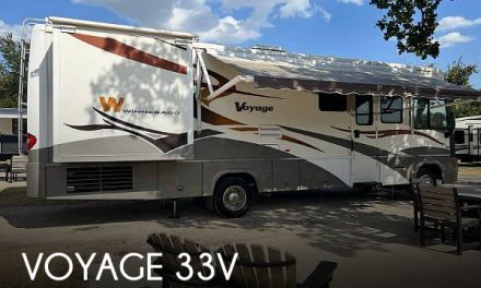 2007 Winnebago Voyage 33V