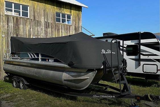 2021 Sun Tracker party barge-22 xp3