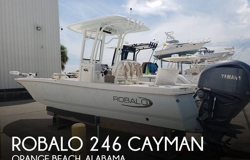 2022 Robalo 246 Cayman