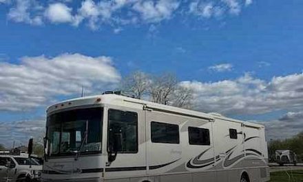 2005 Winnebago Journey 39