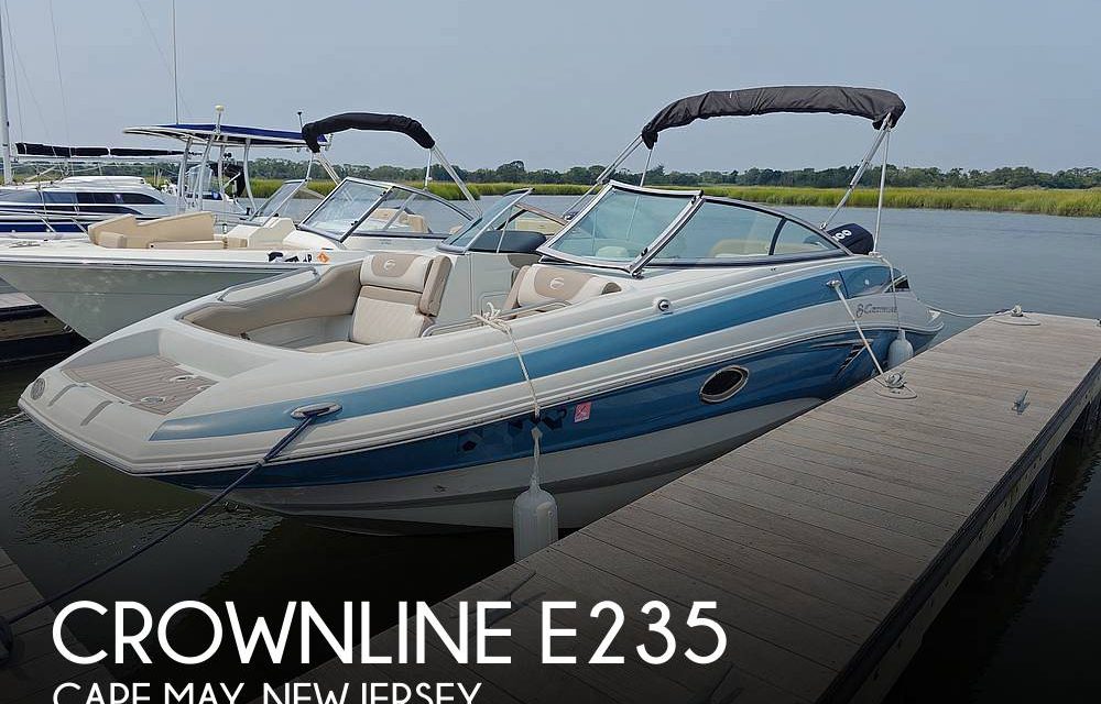 2023 Crownline E235