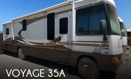 2006 Winnebago Voyage 35A