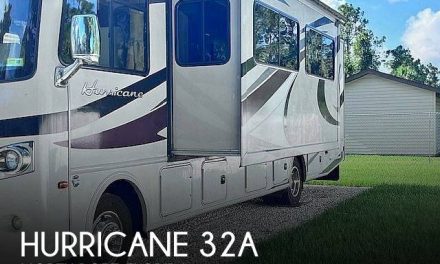 2014 Thor Motor Coach Hurricane 32a