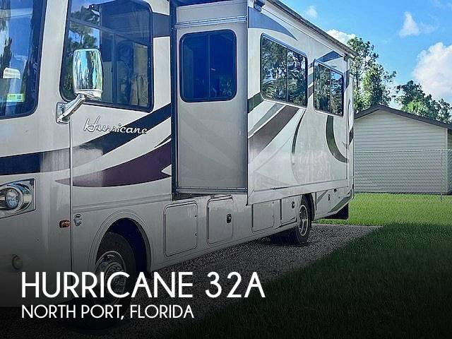 2014 Thor Motor Coach Hurricane 32a