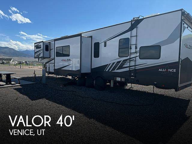 2022 Alliance RV Valor TOYHAULER 40v13