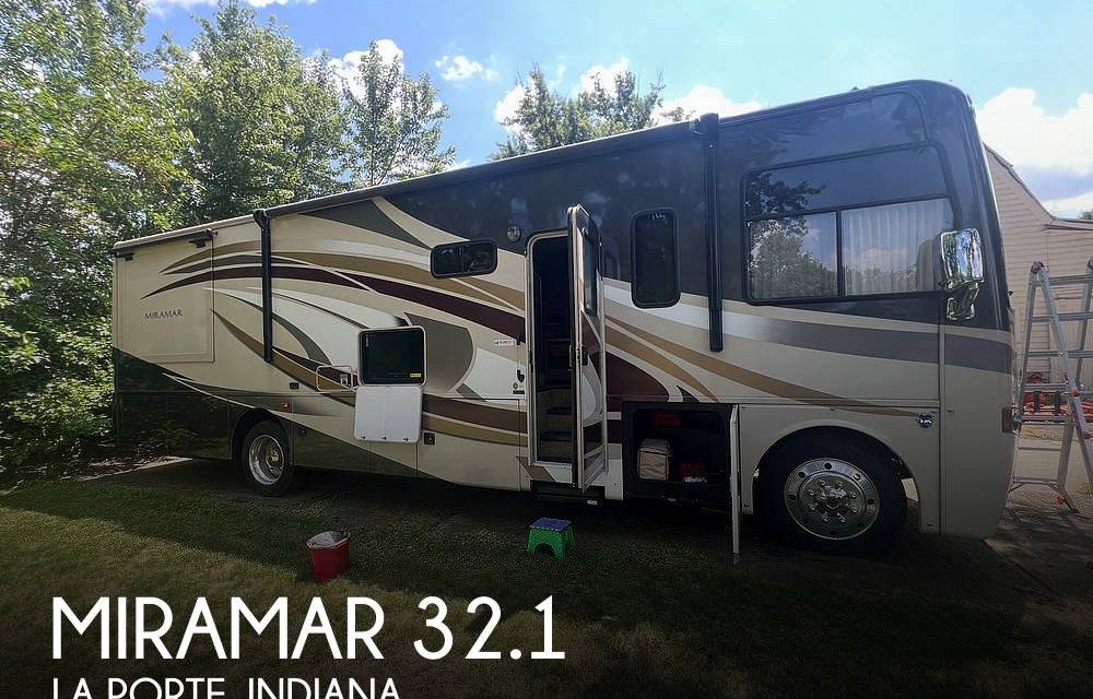 2014 Thor Motor Coach Miramar 32.1