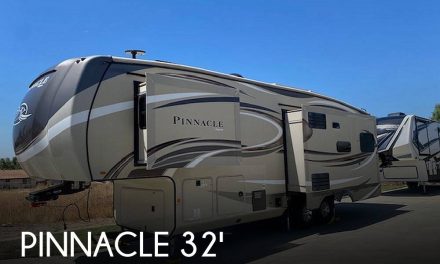 2020 Jayco Pinnacle Fifth Wheel Series M-32 RLTS