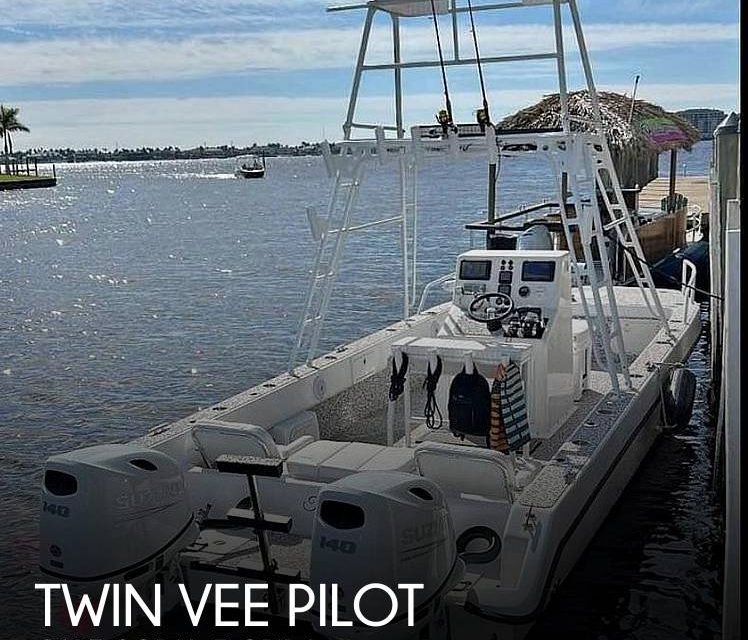 2005 Twin Vee pilot